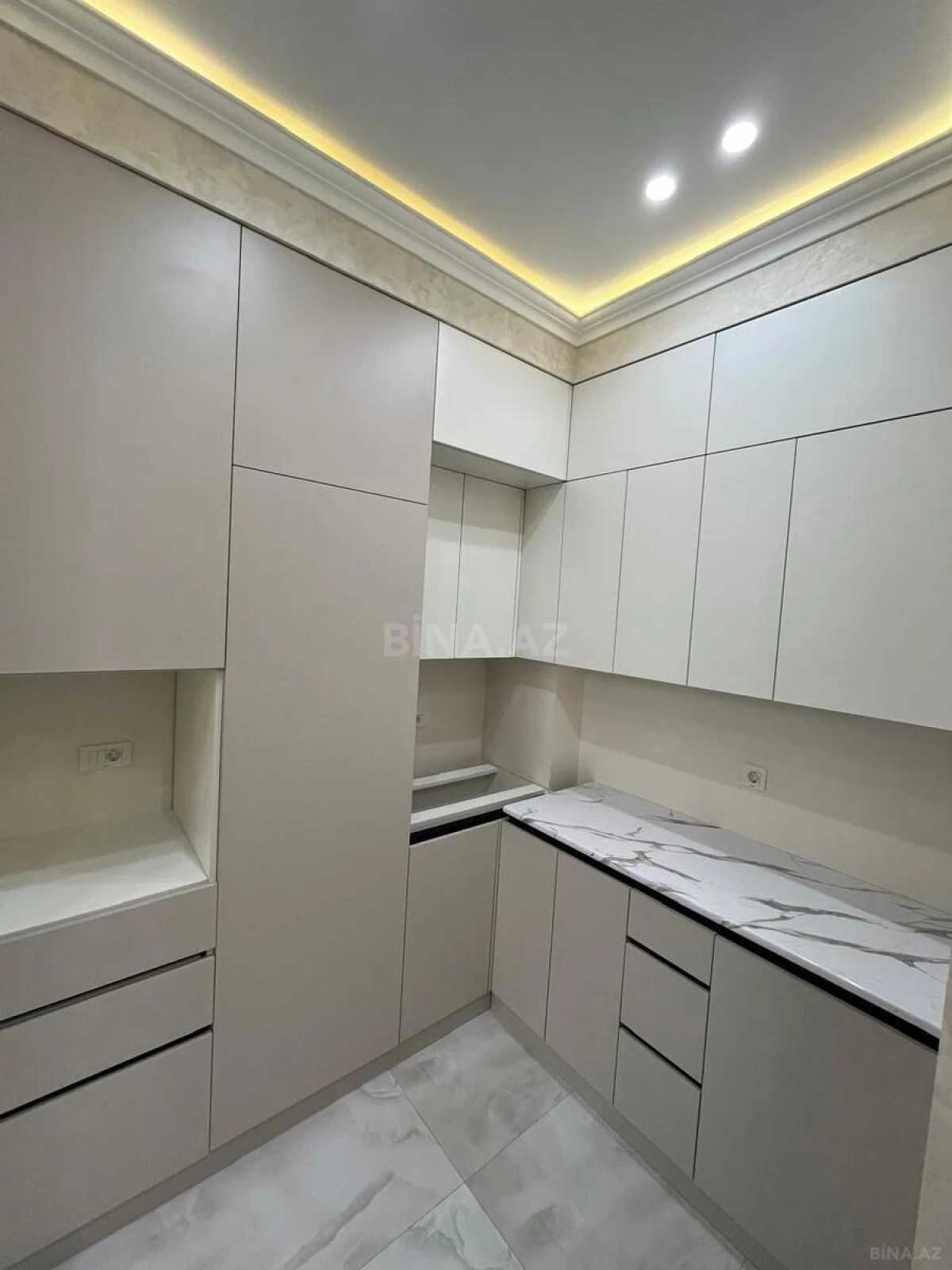 Satılır 2 otaqlı mənzil 72 m²