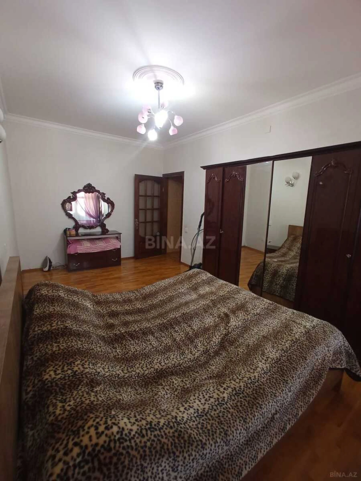 Satılır 4 otaqlı mənzil 120 m²