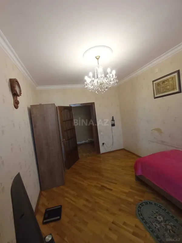 Satılır 4 otaqlı mənzil 120 m²