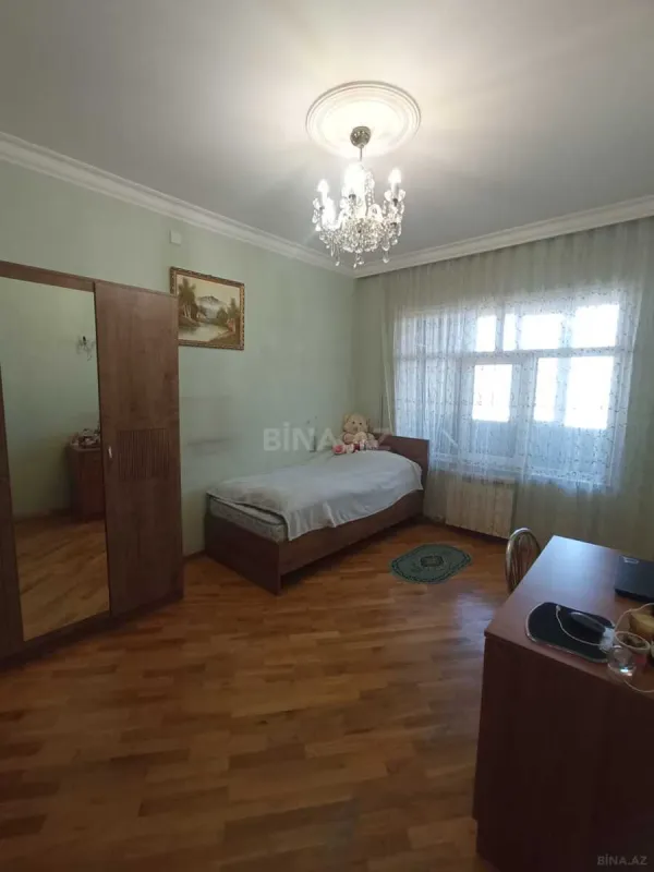 Satılır 4 otaqlı mənzil 120 m²