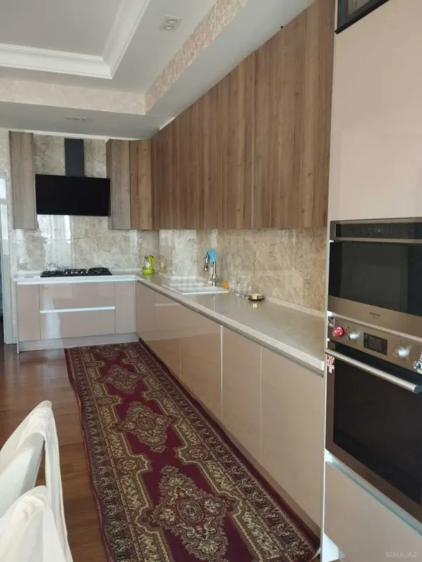 Kirayə verilir 4 otaqlı mənzil 210 m²