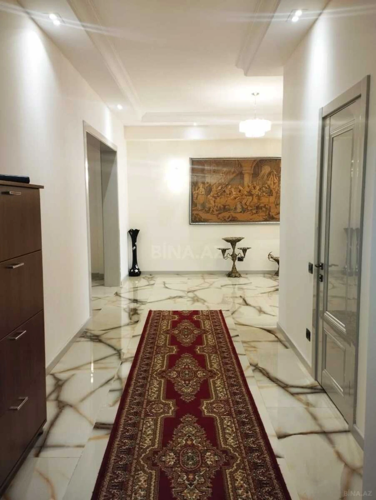 Kirayə verilir 4 otaqlı mənzil 210 m²