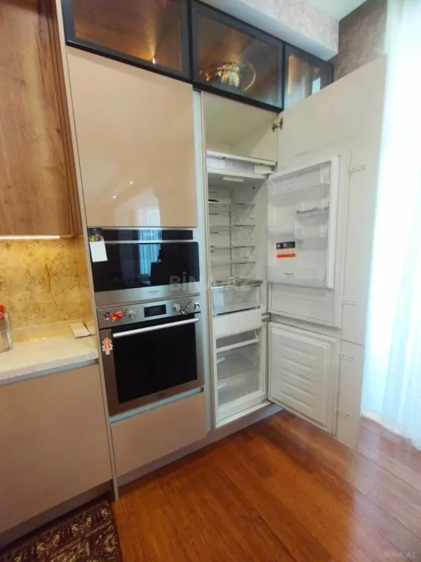 Kirayə verilir 4 otaqlı mənzil 210 m²