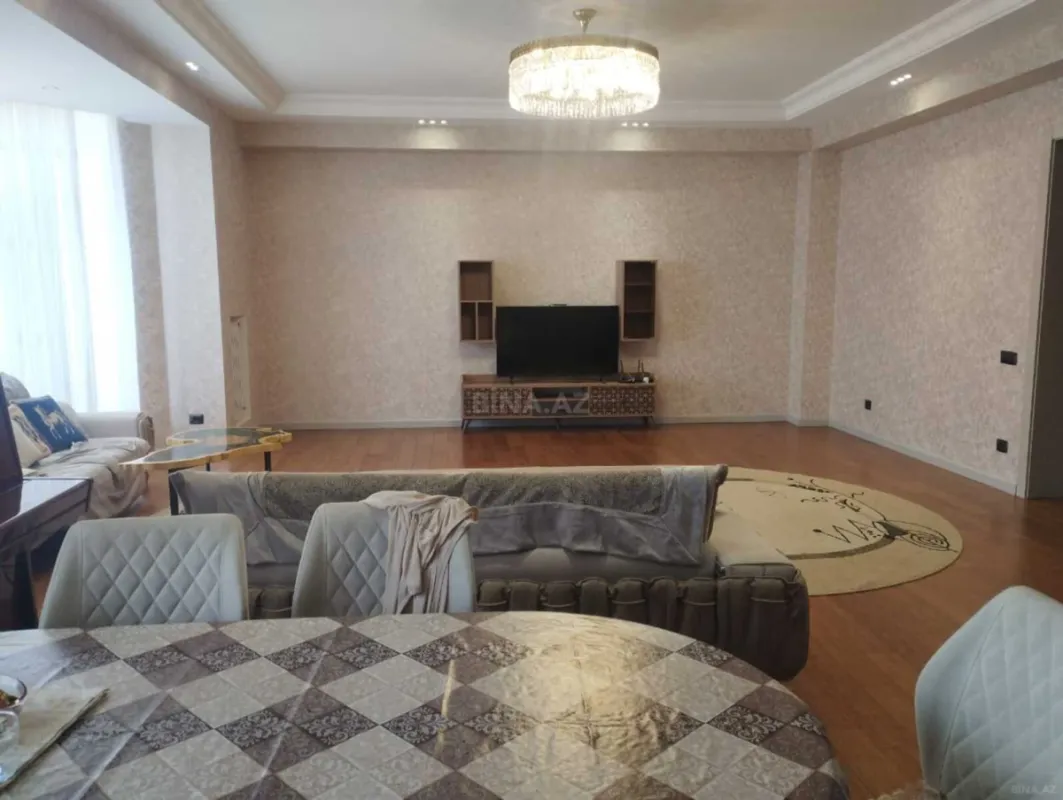 Kirayə verilir 4 otaqlı mənzil 210 m²