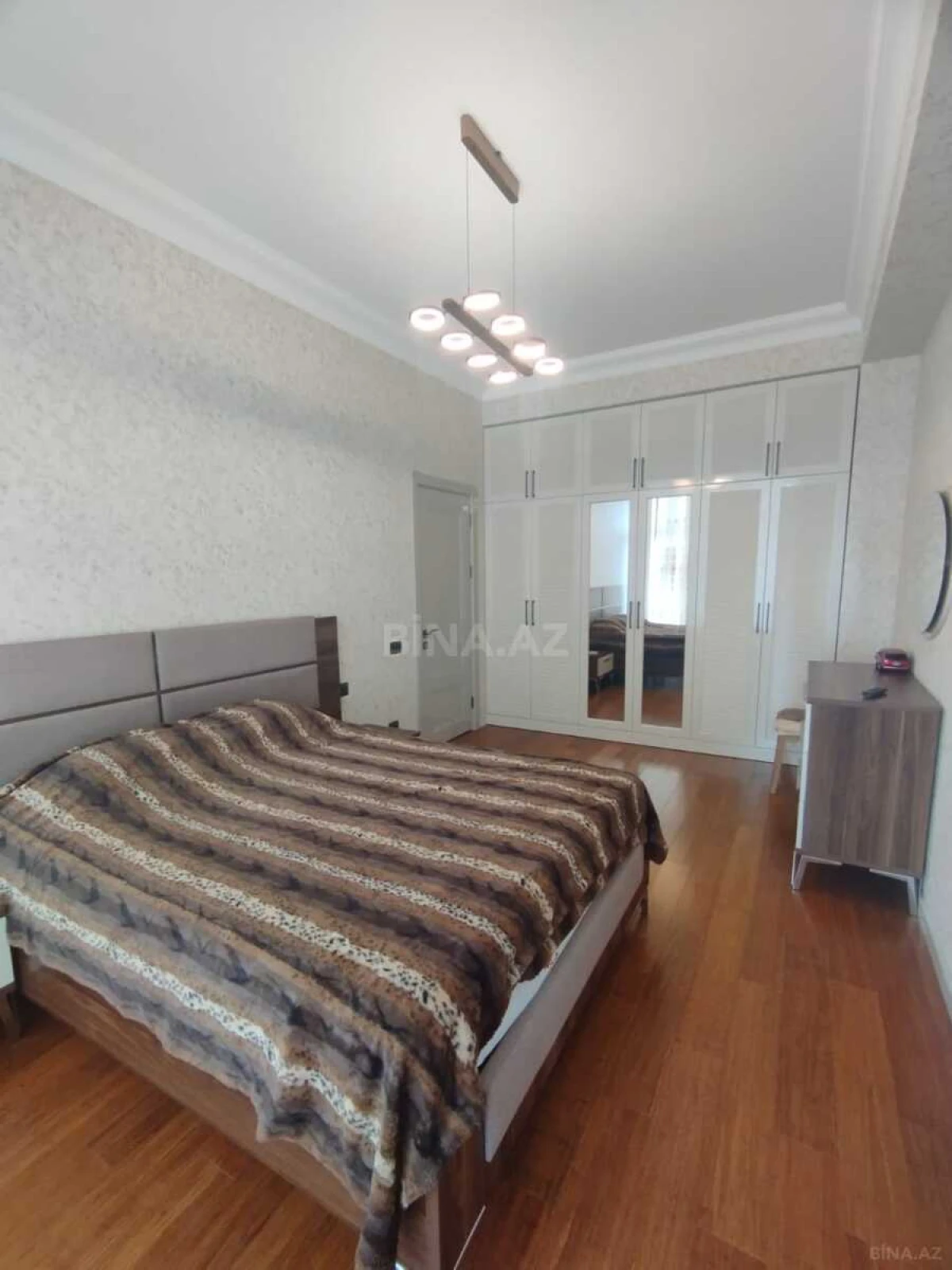 Kirayə verilir 4 otaqlı mənzil 210 m²