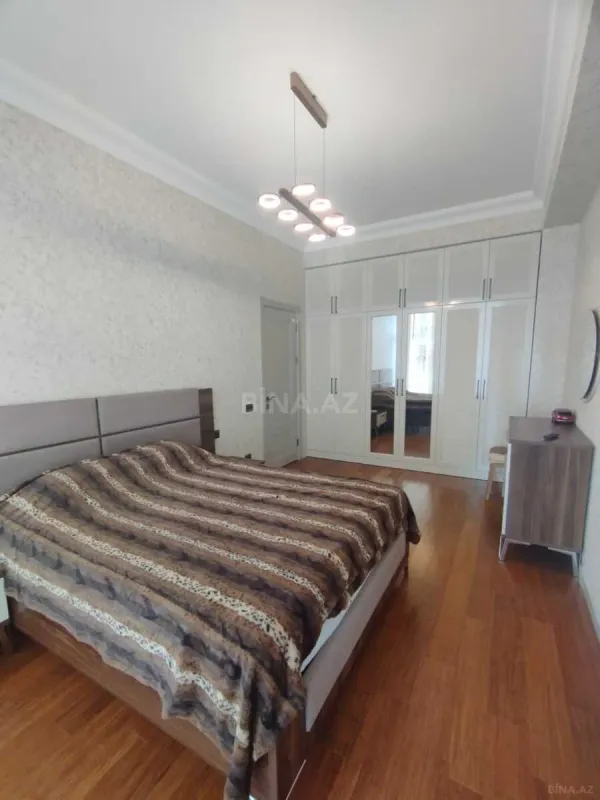 Kirayə verilir 4 otaqlı mənzil 210 m²