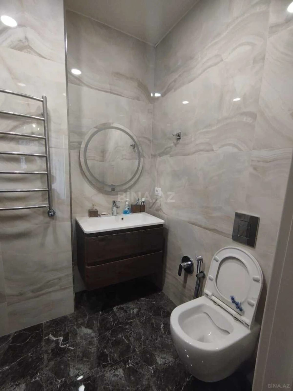 Kirayə verilir 4 otaqlı mənzil 210 m²