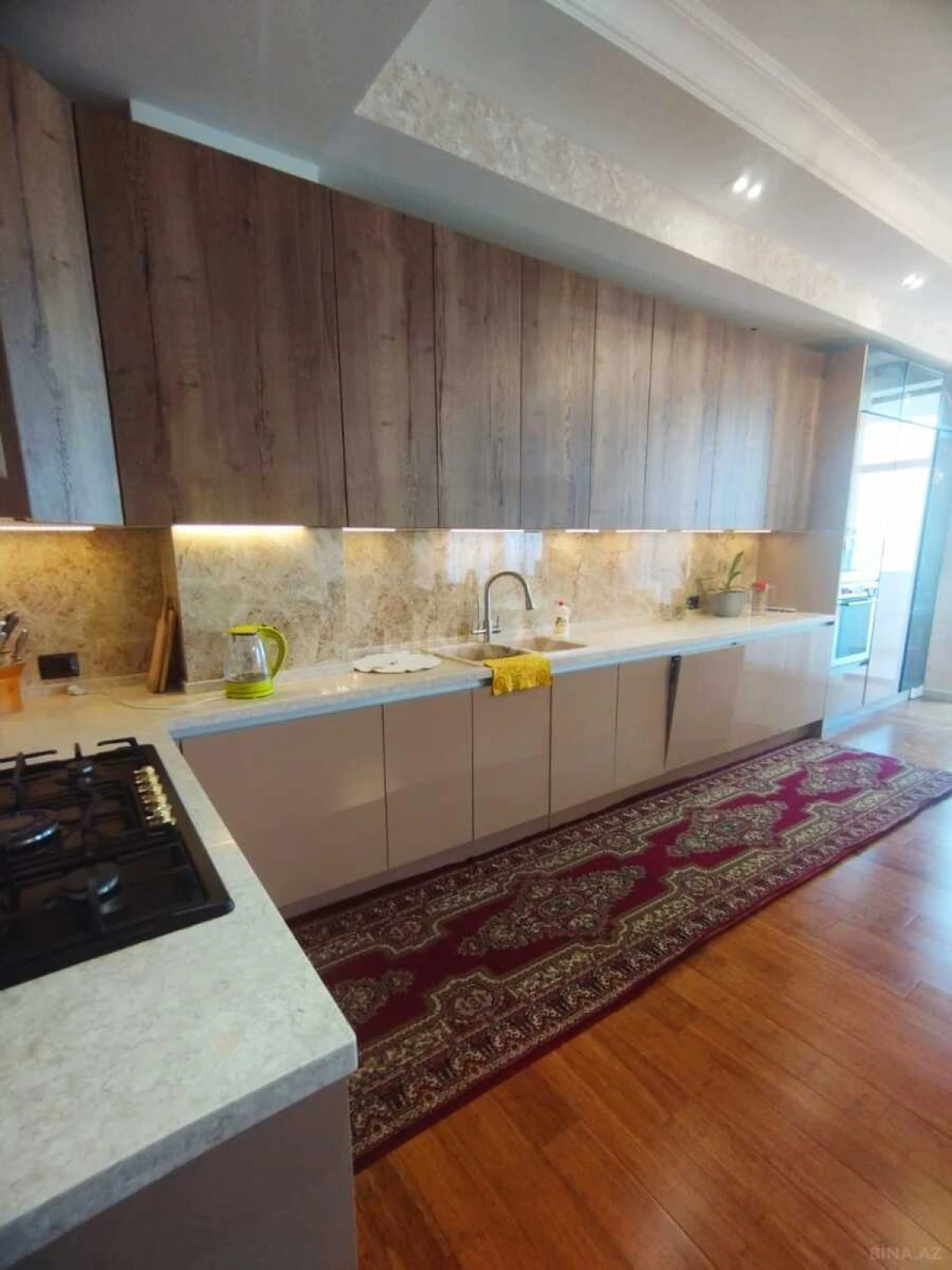 Kirayə verilir 4 otaqlı mənzil 210 m²