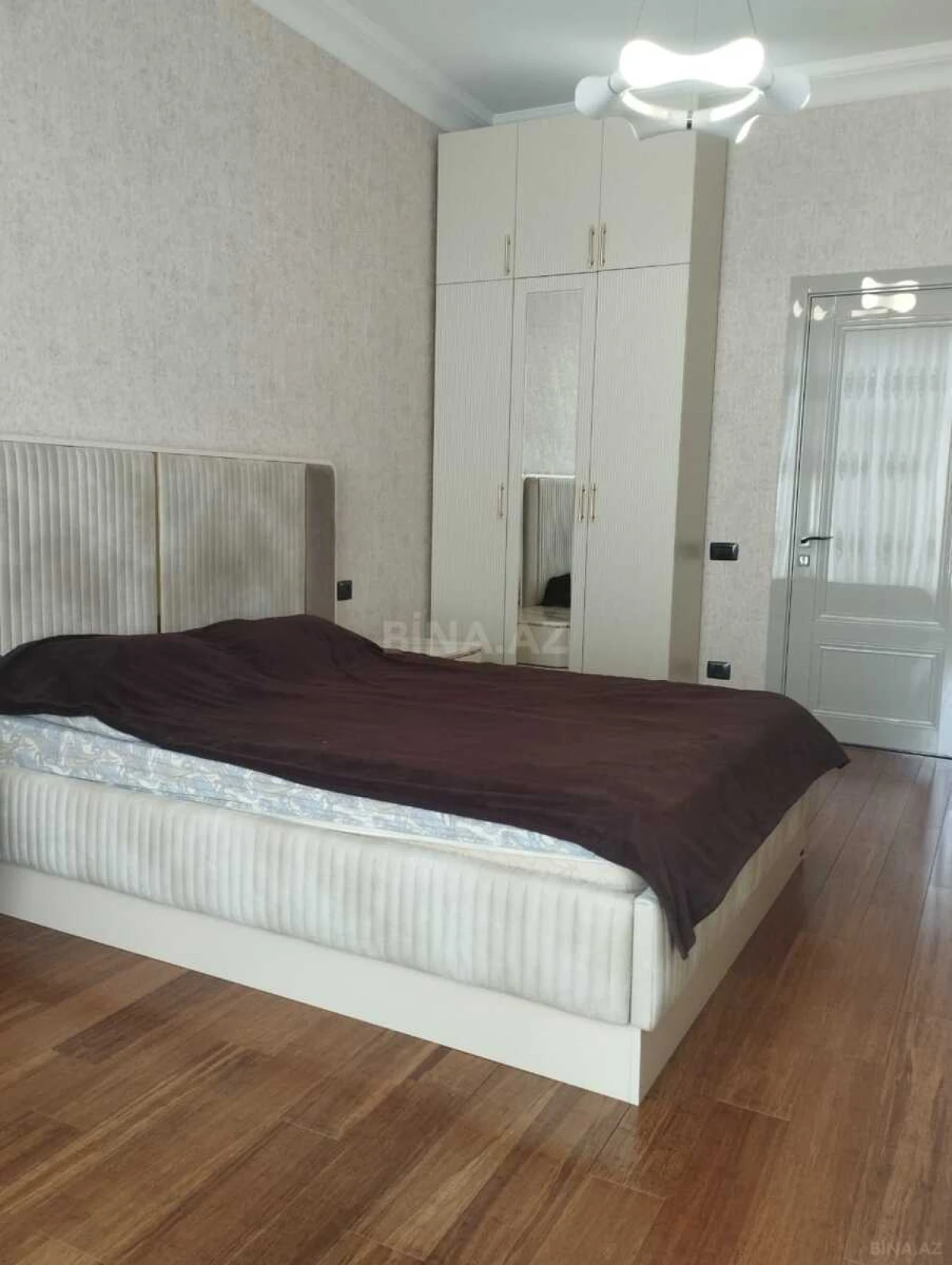 Kirayə verilir 4 otaqlı mənzil 210 m²