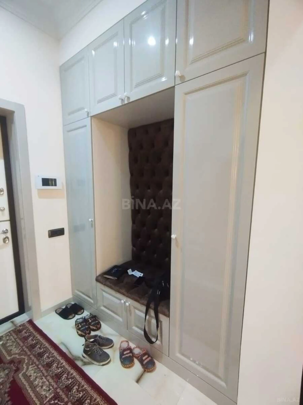 Kirayə verilir 4 otaqlı mənzil 210 m²