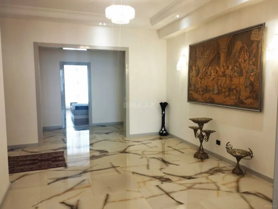 Kirayə verilir 4 otaqlı mənzil 210 m²