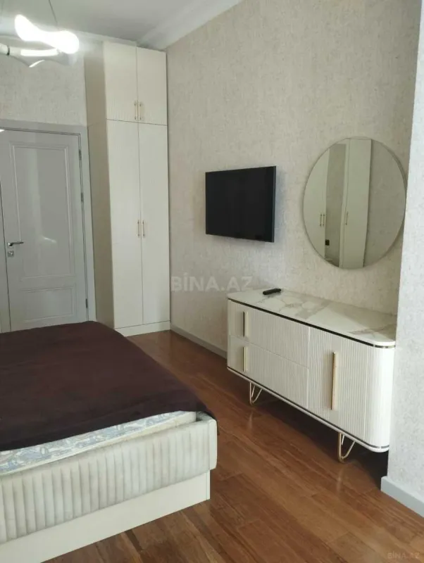 Kirayə verilir 4 otaqlı mənzil 210 m²