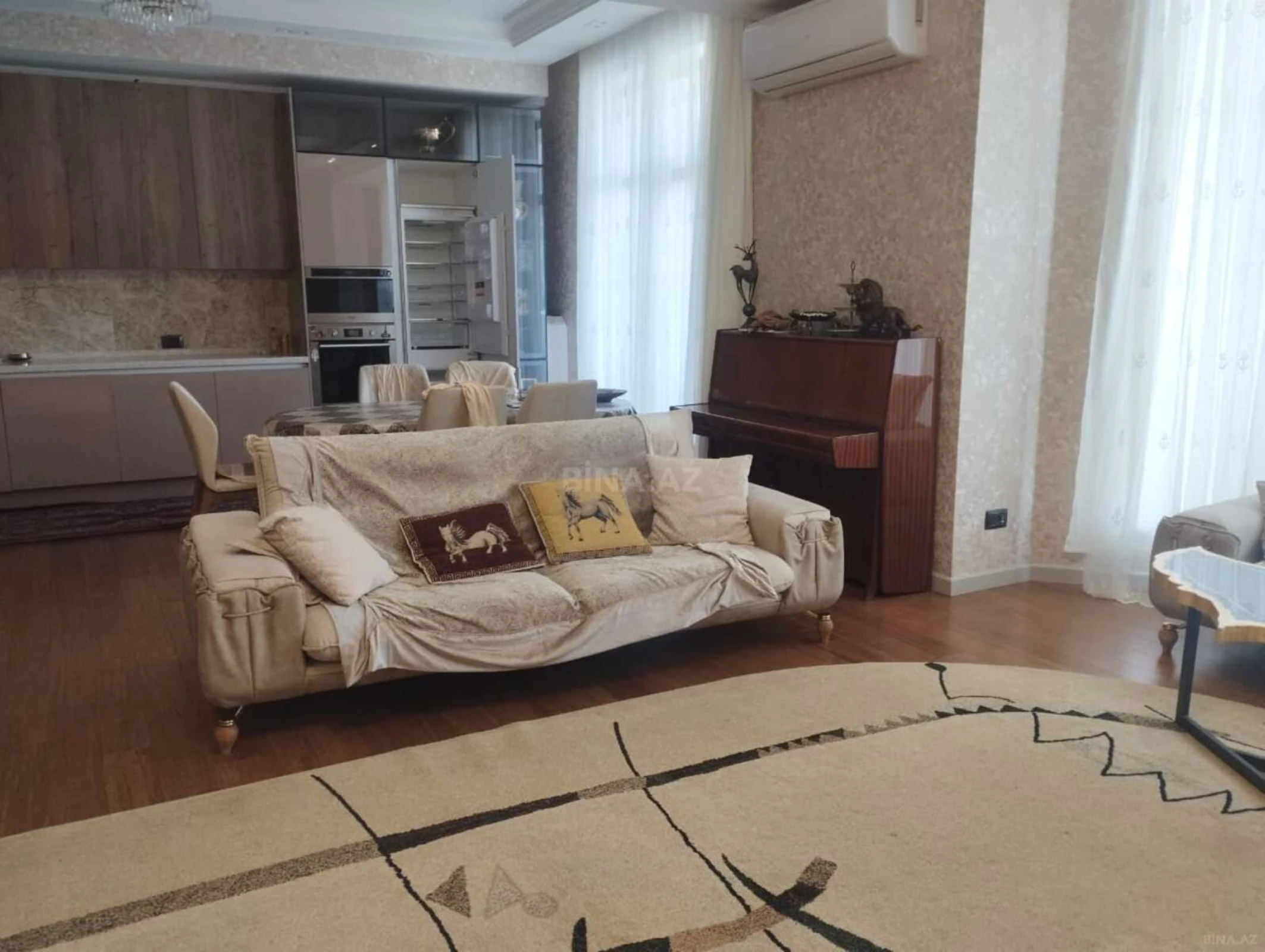 Kirayə verilir 4 otaqlı mənzil 210 m²