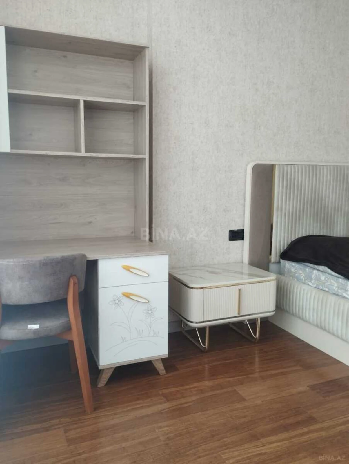 Kirayə verilir 4 otaqlı mənzil 210 m²