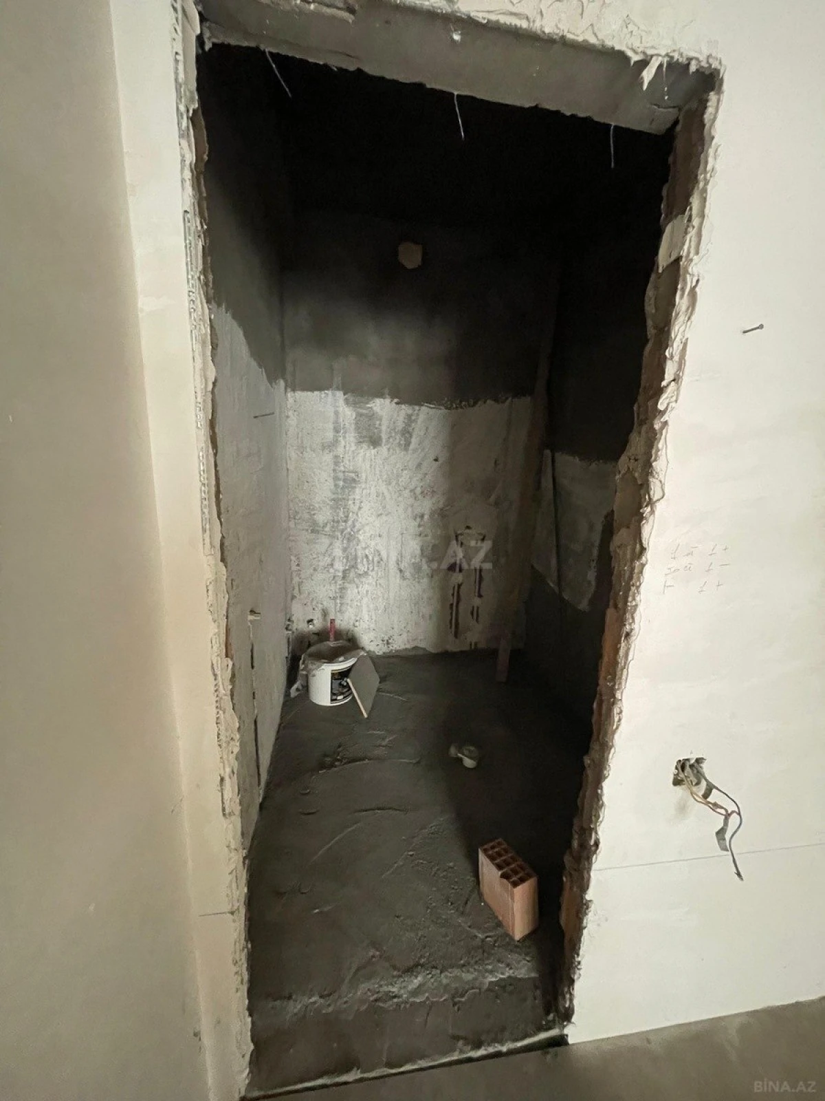 Satılır 4 otaqlı mənzil 170 m²