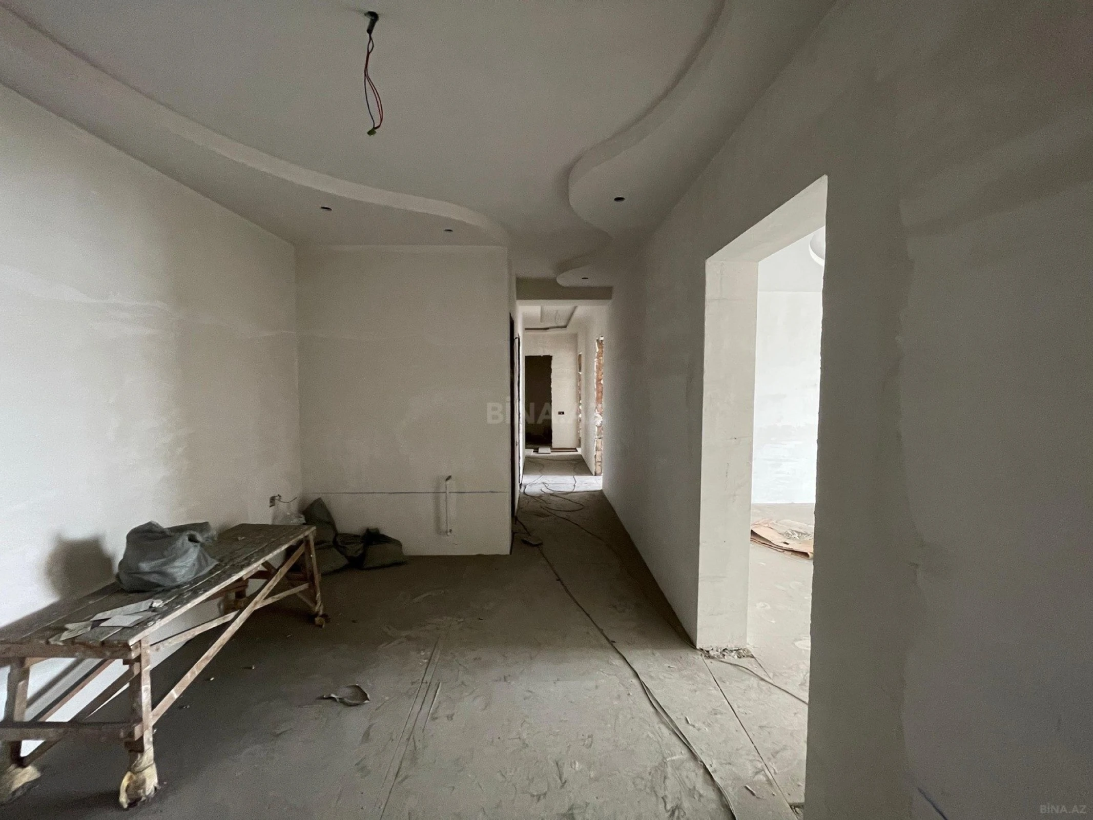 Satılır 4 otaqlı mənzil 170 m²