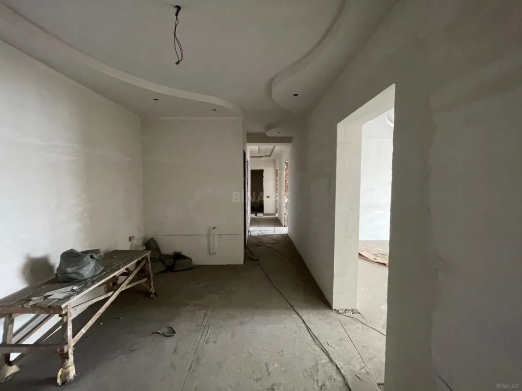 Satılır 4 otaqlı mənzil 170 m²