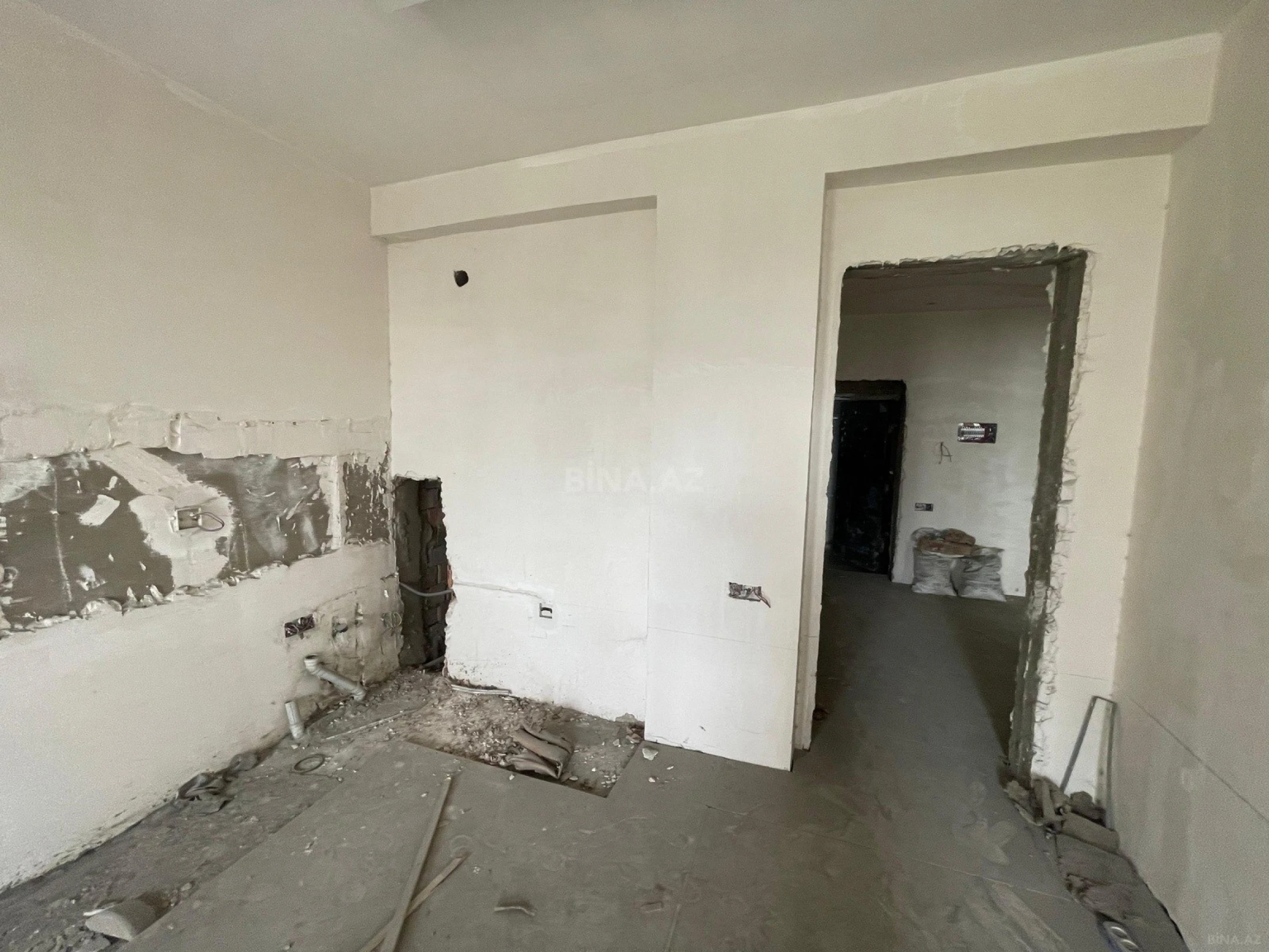 Satılır 4 otaqlı mənzil 170 m²