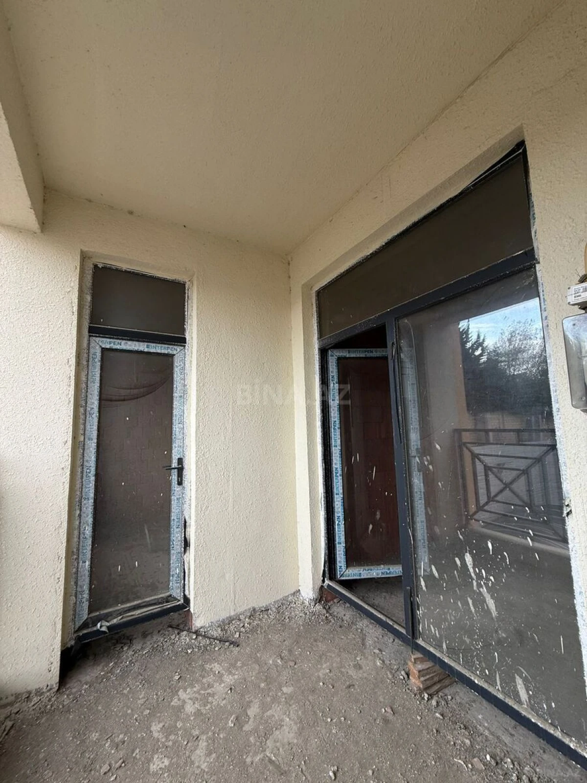 Satılır 4 otaqlı mənzil 131 m²