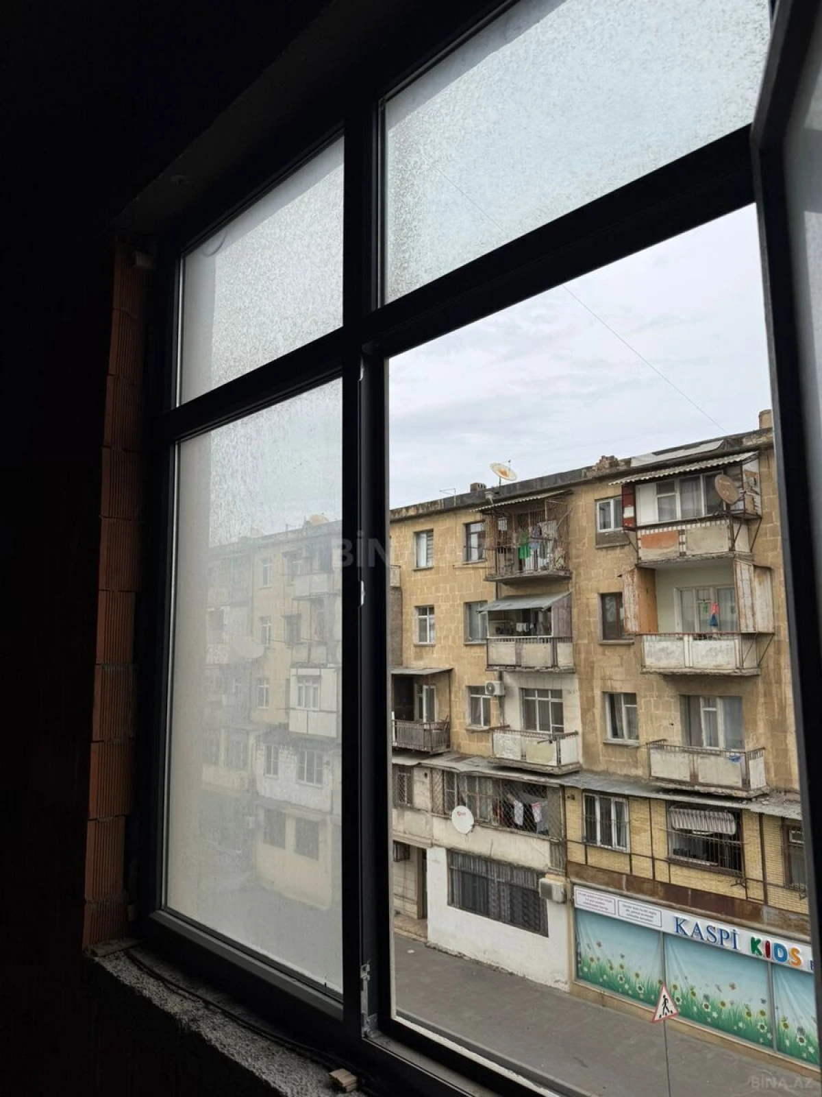 Satılır 4 otaqlı mənzil 131 m²