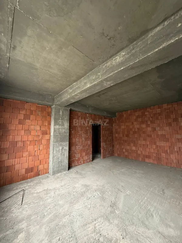 Satılır 4 otaqlı mənzil 131 m²