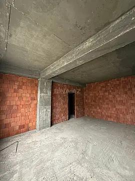 Satılır 4 otaqlı mənzil 131 m²