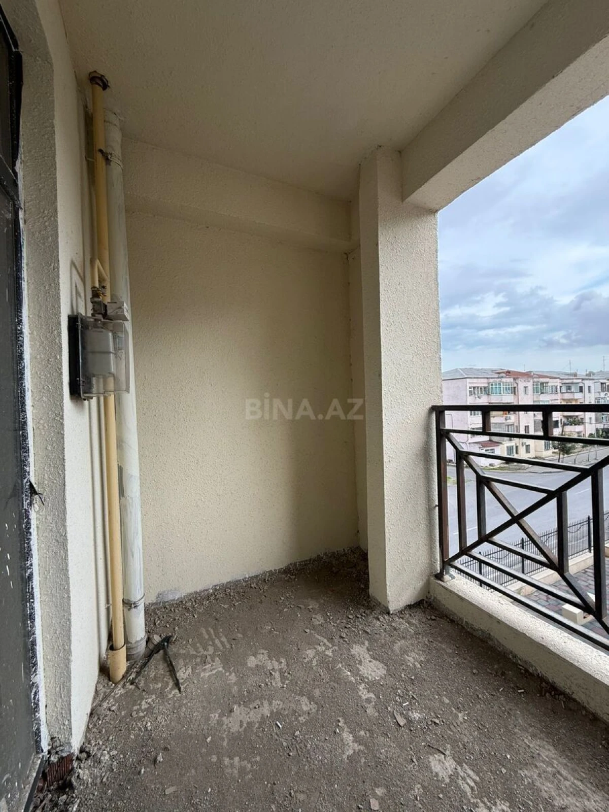 Satılır 4 otaqlı mənzil 131 m²
