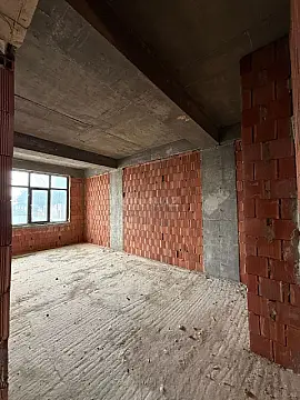 Satılır 4 otaqlı mənzil 131 m²