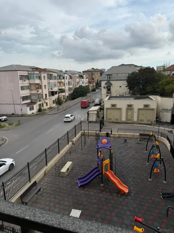 Satılır 4 otaqlı mənzil 131 m²