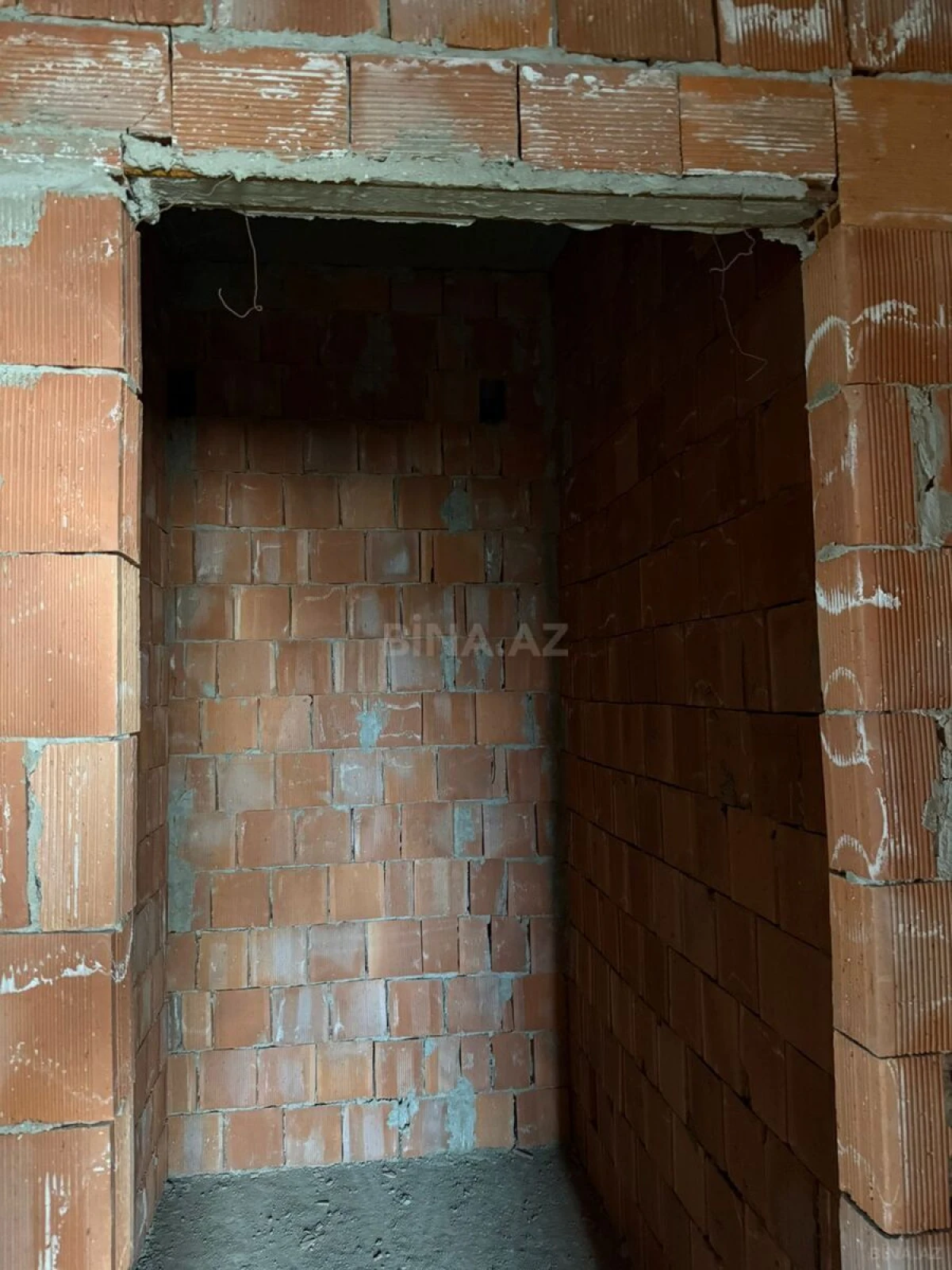 Satılır 4 otaqlı mənzil 131 m²