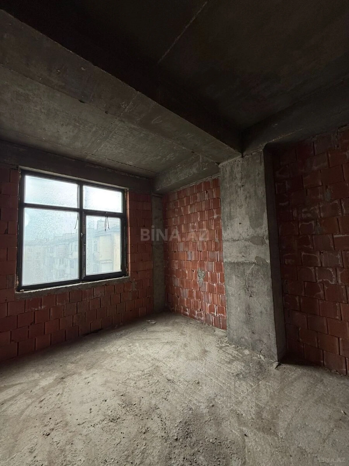 Satılır 4 otaqlı mənzil 131 m²