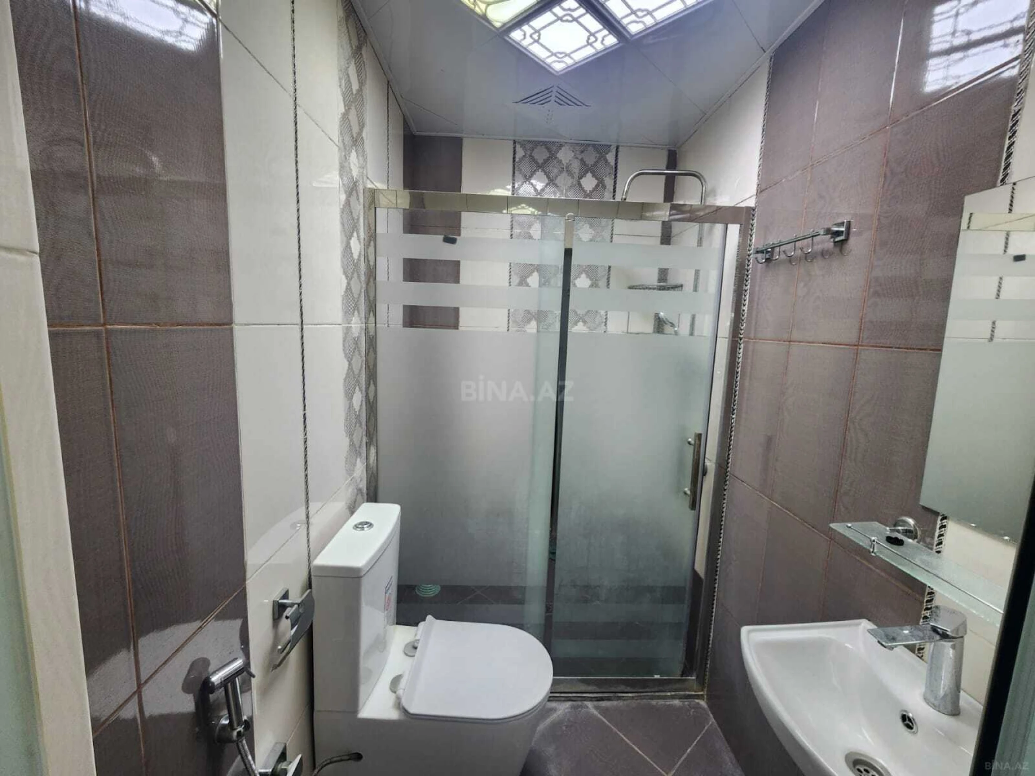 Satılır 3 otaqlı mənzil 118 m²