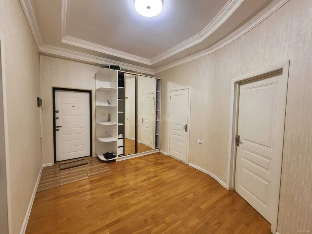 Satılır 3 otaqlı mənzil 118 m²