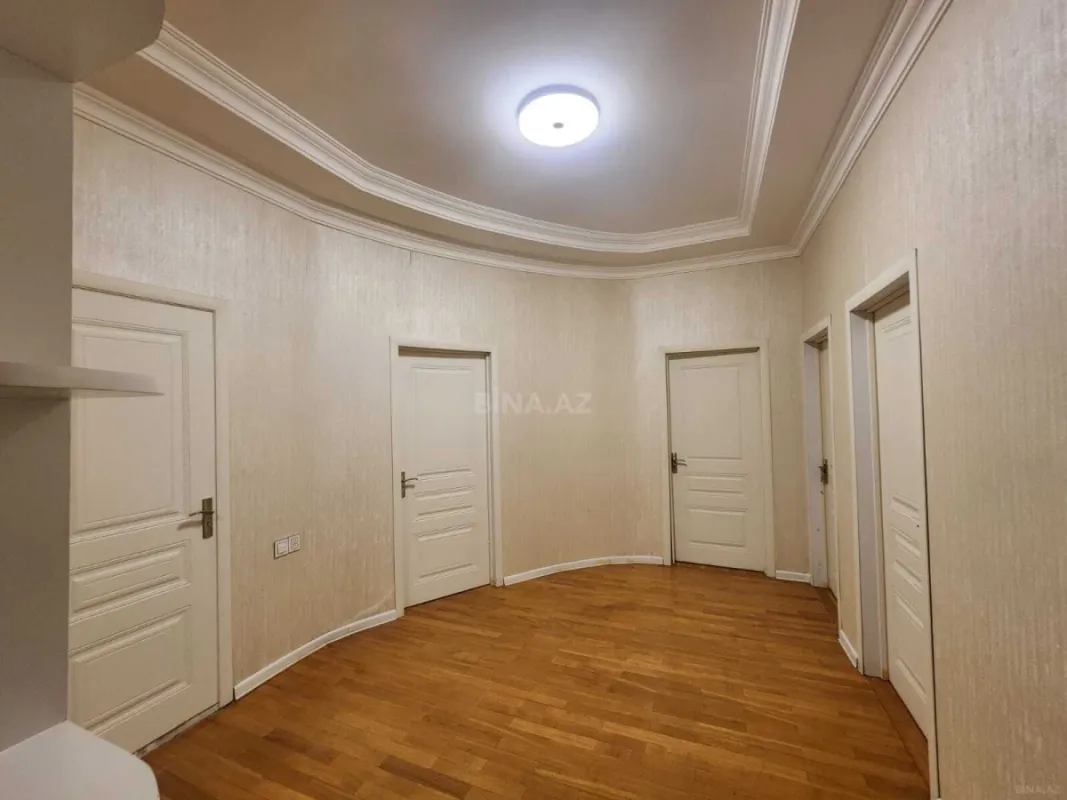 Satılır 3 otaqlı mənzil 118 m²