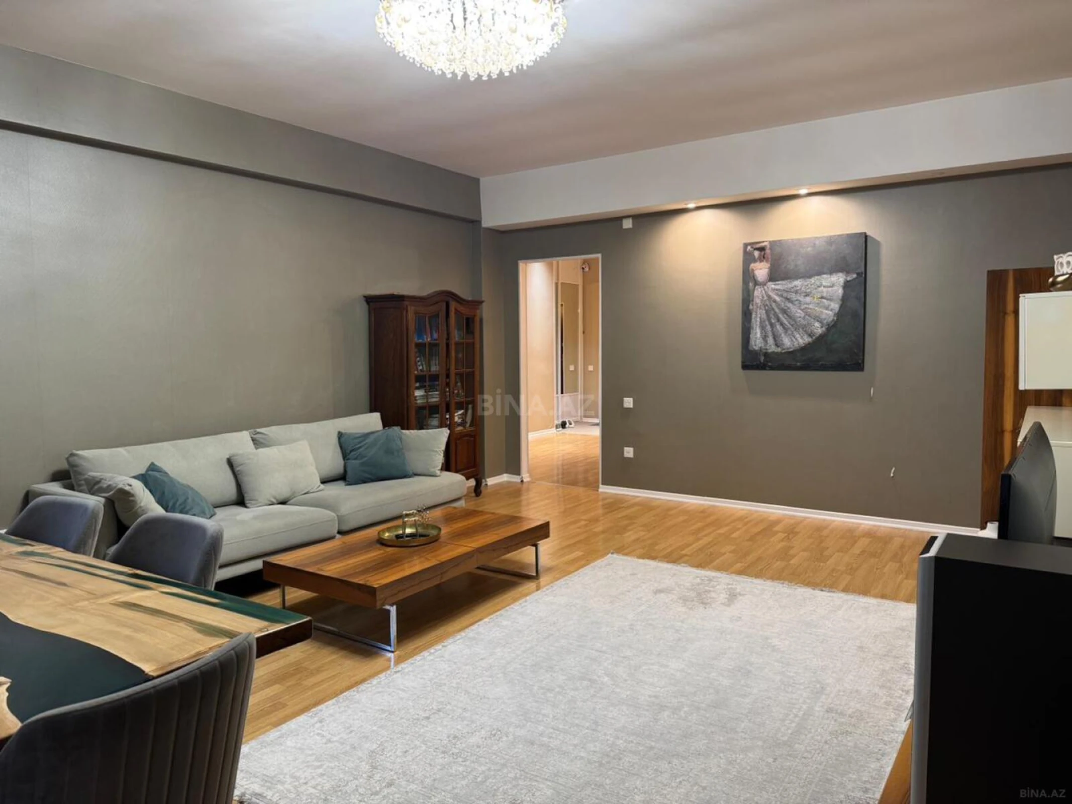 Satılır 3 otaqlı mənzil 115 m²