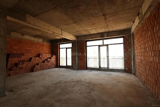 Satılır 5 otaqlı mənzil 267 m²
