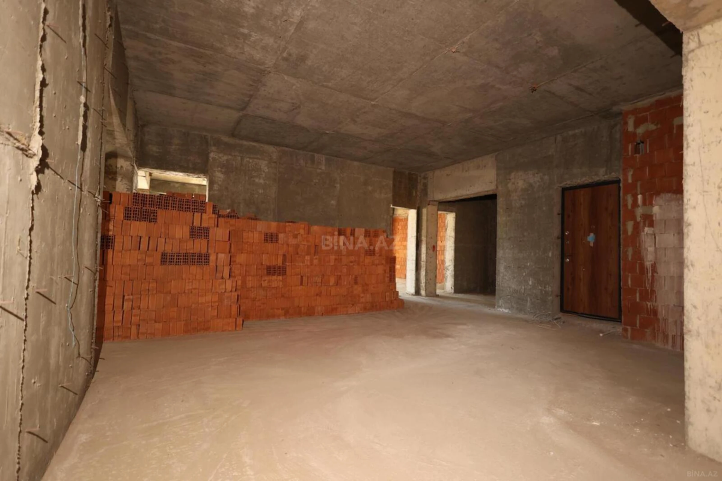 Satılır 5 otaqlı mənzil 267 m²