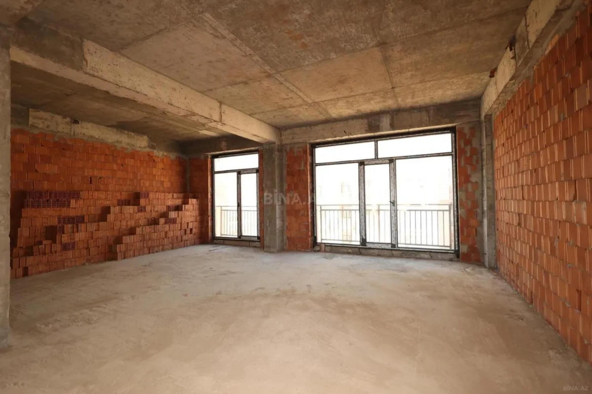 Satılır 5 otaqlı mənzil 267 m²