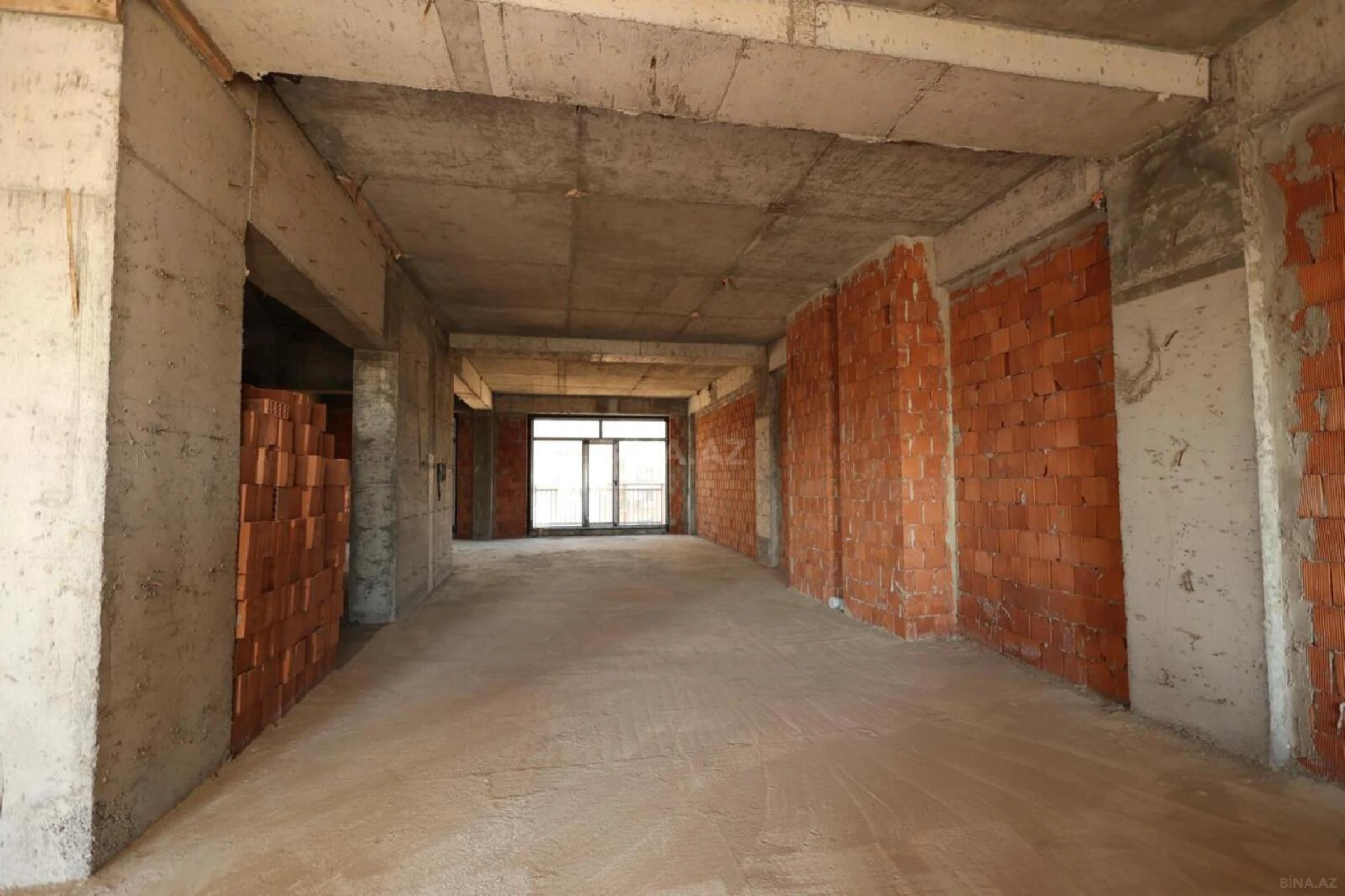 Satılır 5 otaqlı mənzil 267 m²