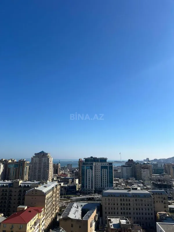 Satılır 5 otaqlı mənzil 267 m²
