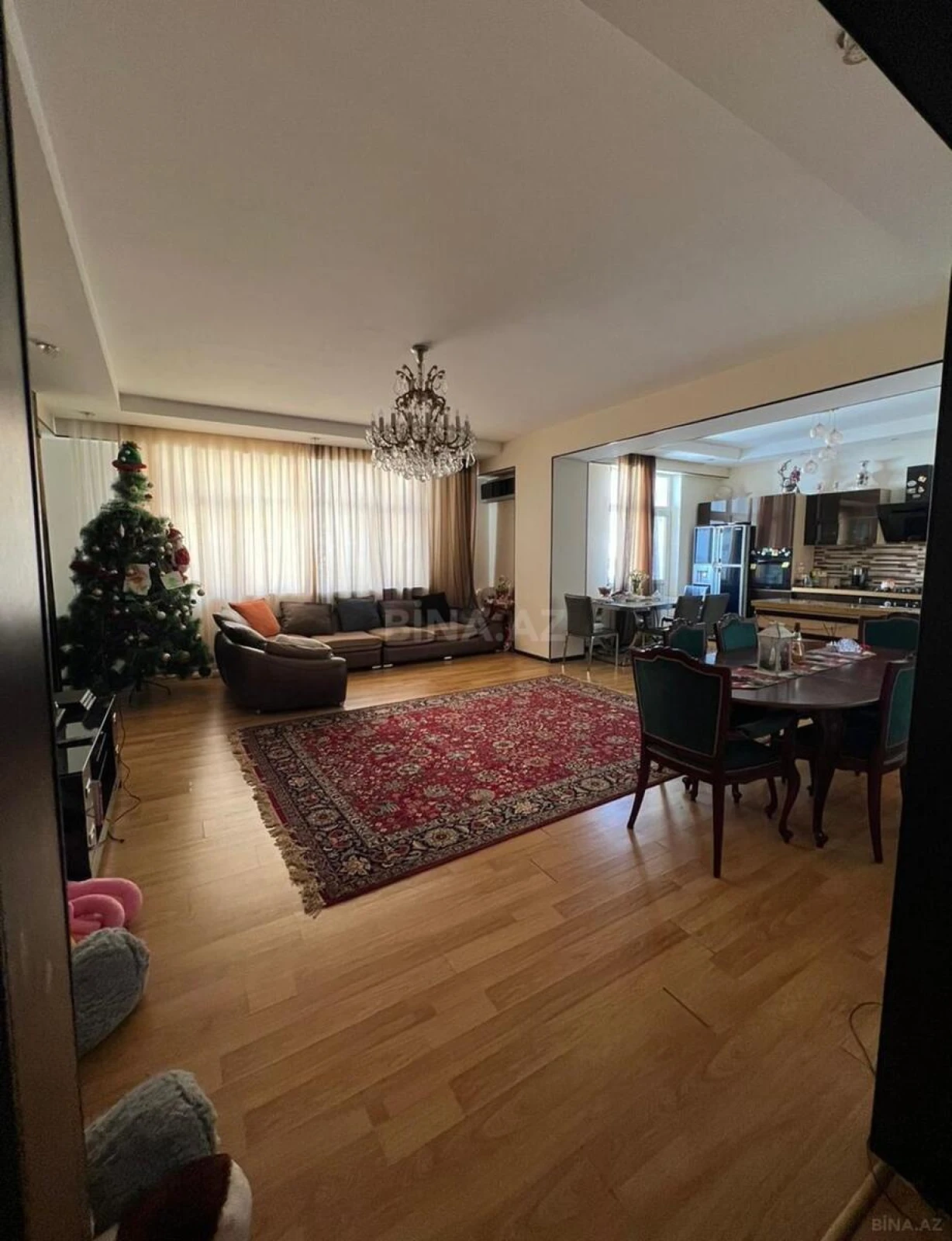 Satılır 3 otaqlı mənzil 156 m²