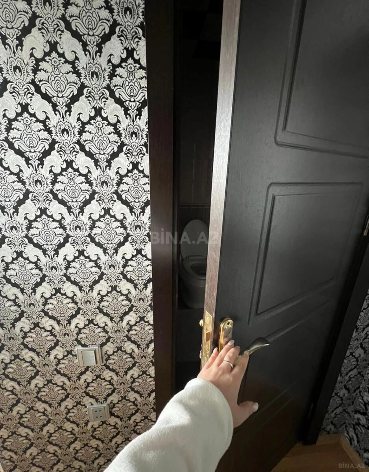 Satılır 3 otaqlı mənzil 156 m²