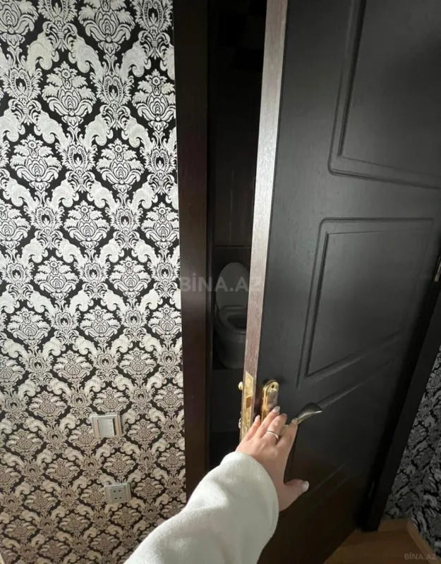 Satılır 3 otaqlı mənzil 156 m²