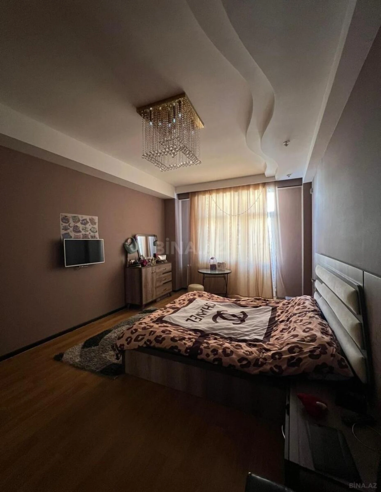 Satılır 3 otaqlı mənzil 156 m²