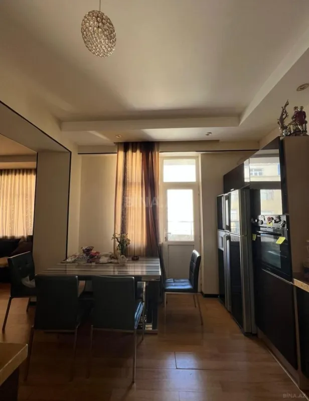 Satılır 3 otaqlı mənzil 156 m²