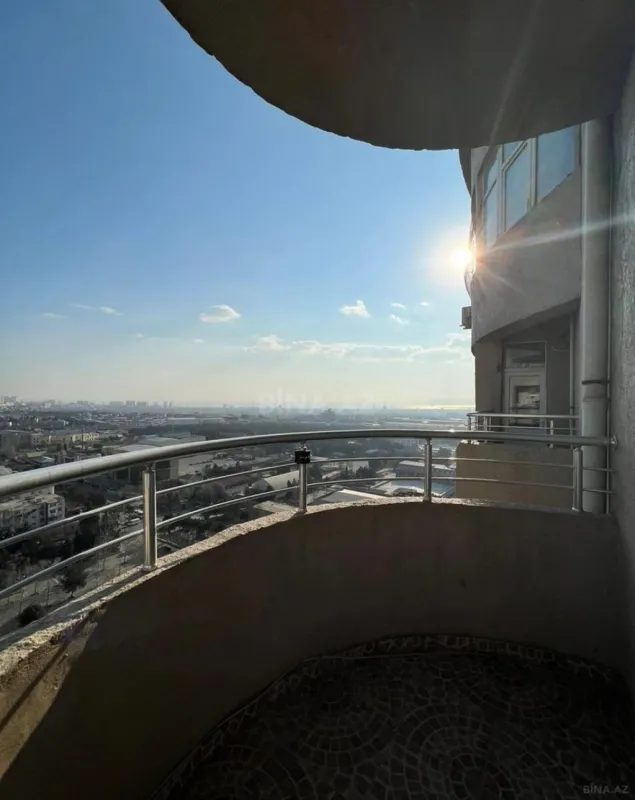 Satılır 3 otaqlı mənzil 156 m²