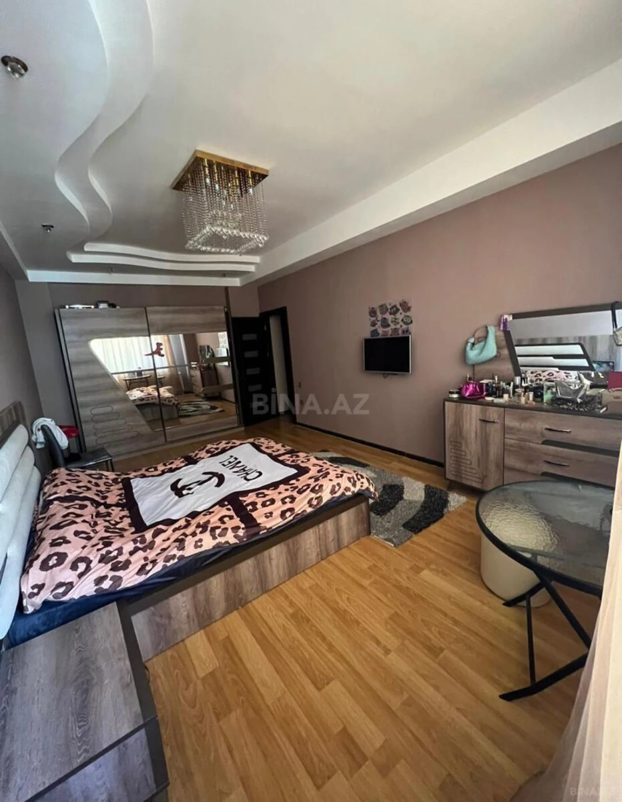 Satılır 3 otaqlı mənzil 156 m²