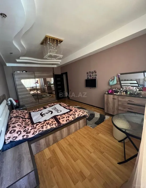 Satılır 3 otaqlı mənzil 156 m²