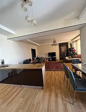 Satılır 3 otaqlı mənzil 156 m²