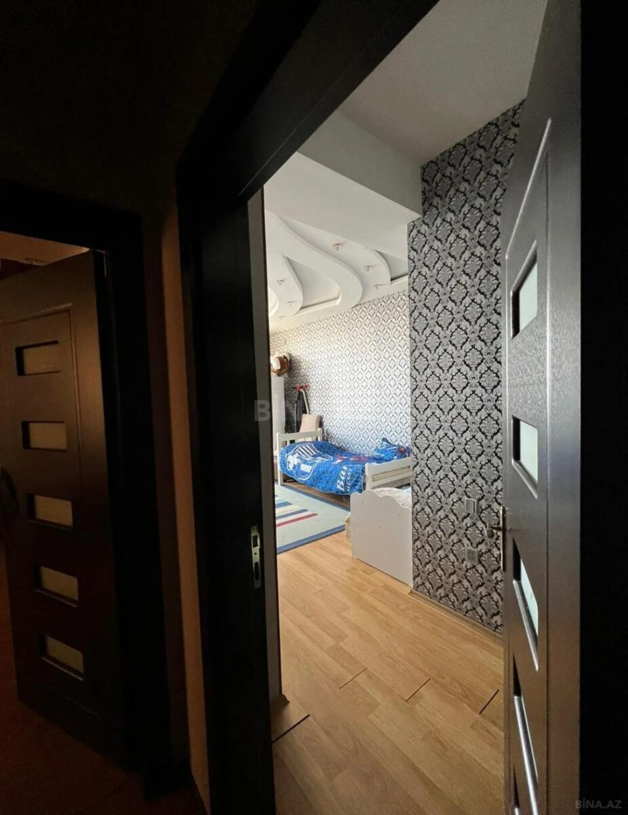 Satılır 3 otaqlı mənzil 156 m²